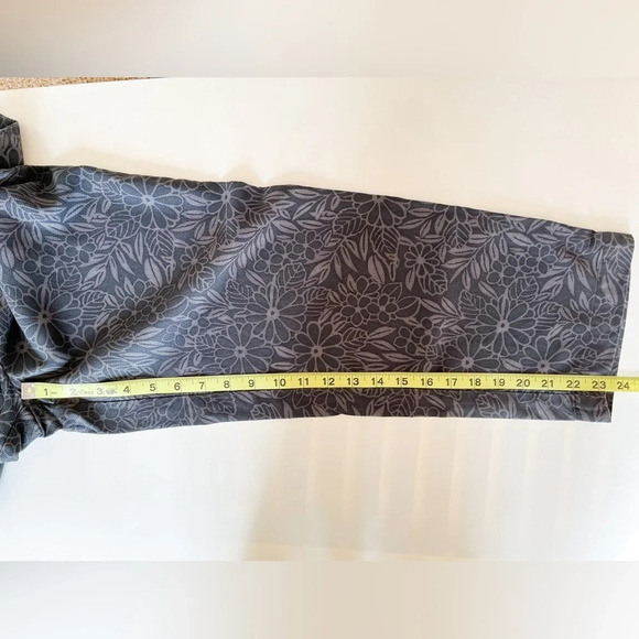 Tommy Bahama Women's Black Gray Floral 100% Silk Cropped Pants 6 - Picture 10 of 11